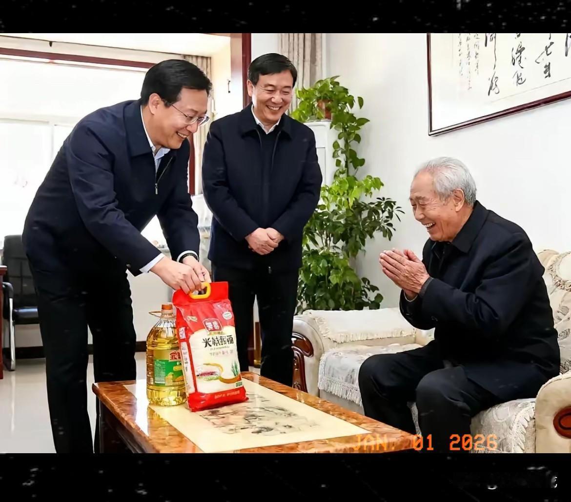 现在不少单位的老干部慰问，真的慢慢变了味！从前逢年过节，米面油的温热，领导登