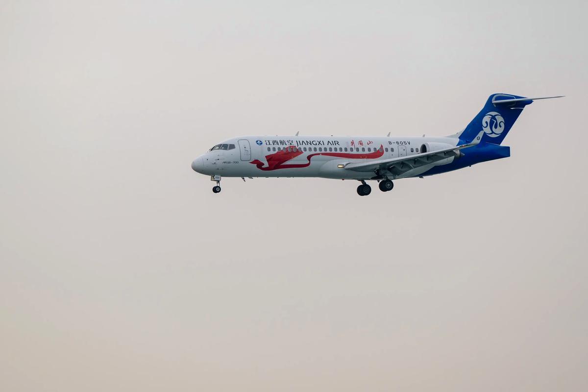 咱家的C909，在越南飞了半年，租期一到，人家没续，飞机就这么飞回来了，很多人