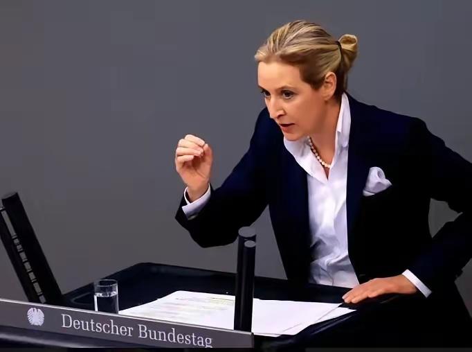 德国选择党彻底爆了！魏德尔支持率冲到81.3%背后，德国人为何突然转向？魏德