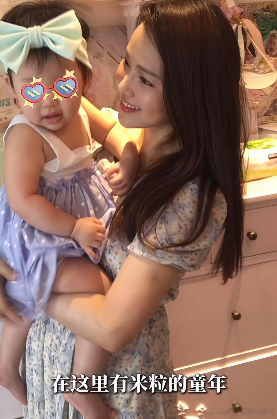 伊能静分享在台北住的房子，女儿米粒小时候的13双鞋子都摆在柜子里，门口放4盘硬币