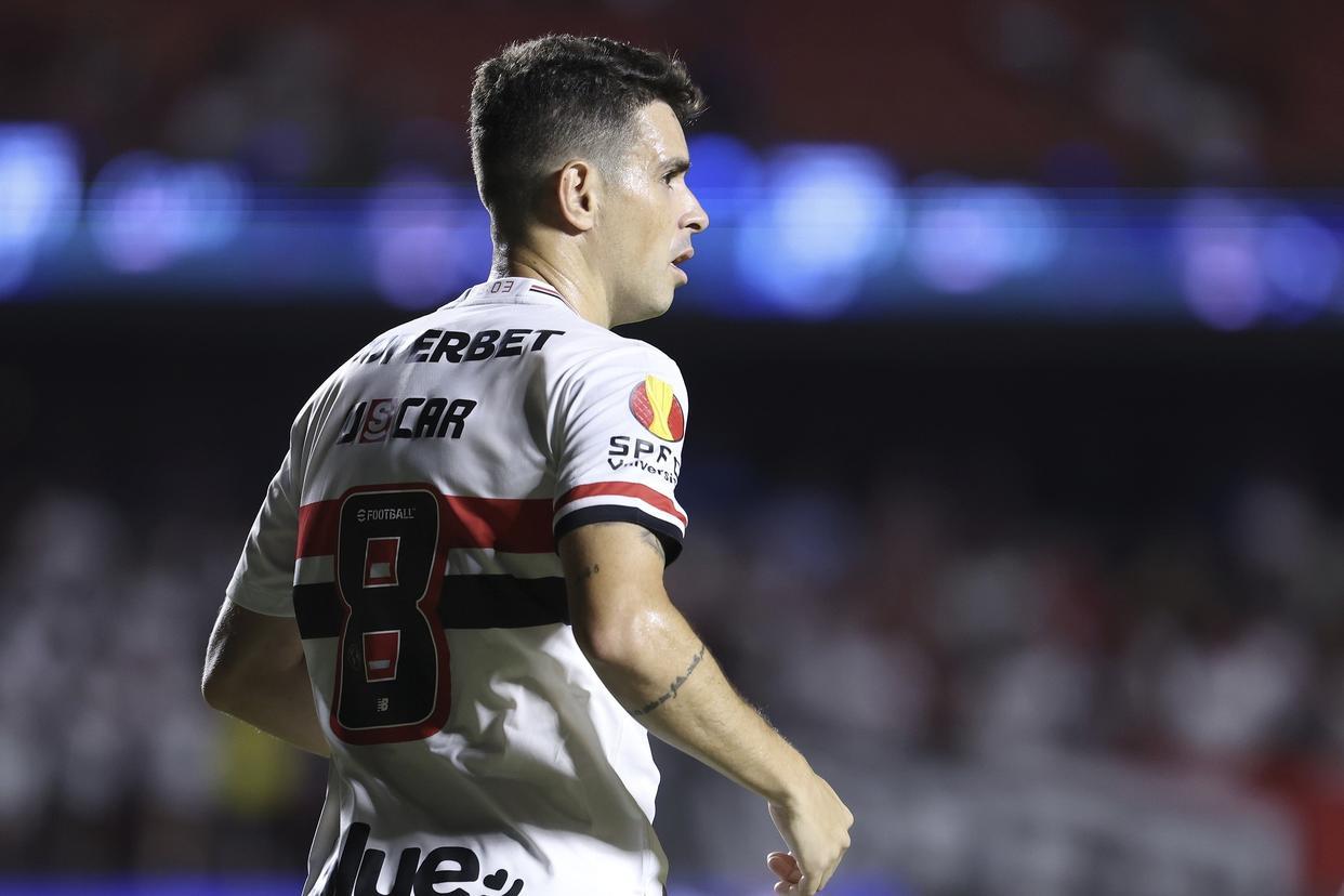 海港下次又躲过一劫！为何好运都会在海港！就在去年海港队长奥斯卡合同到期后，不少海