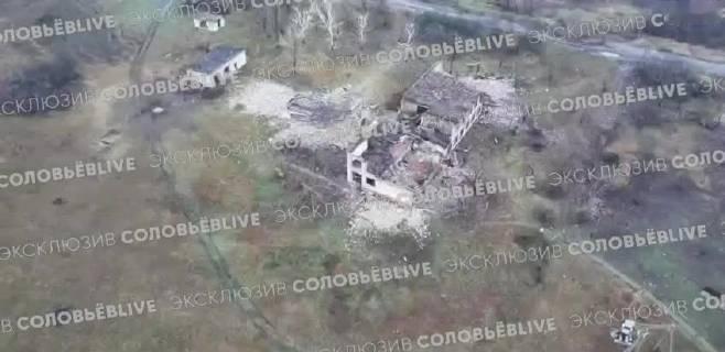 俄军继续在库普扬斯克西北贴边的位置占乌克兰人便宜，先越界占几个贴边的点，看乌