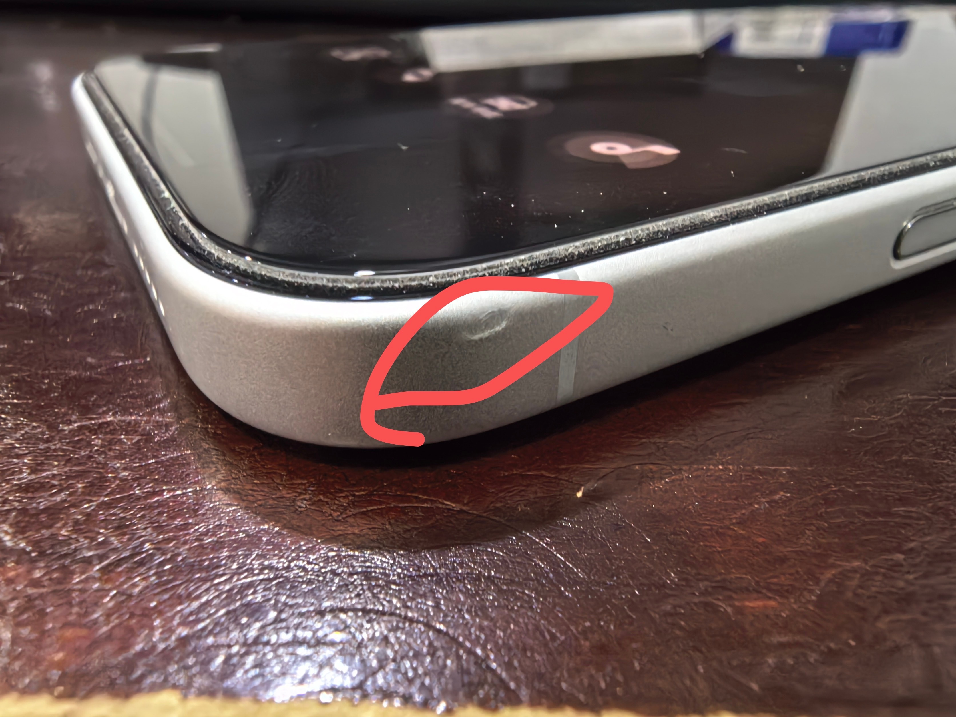 iPhone17标准版是真的保值，公司给回收价格也是真的高。我自己用的iPho