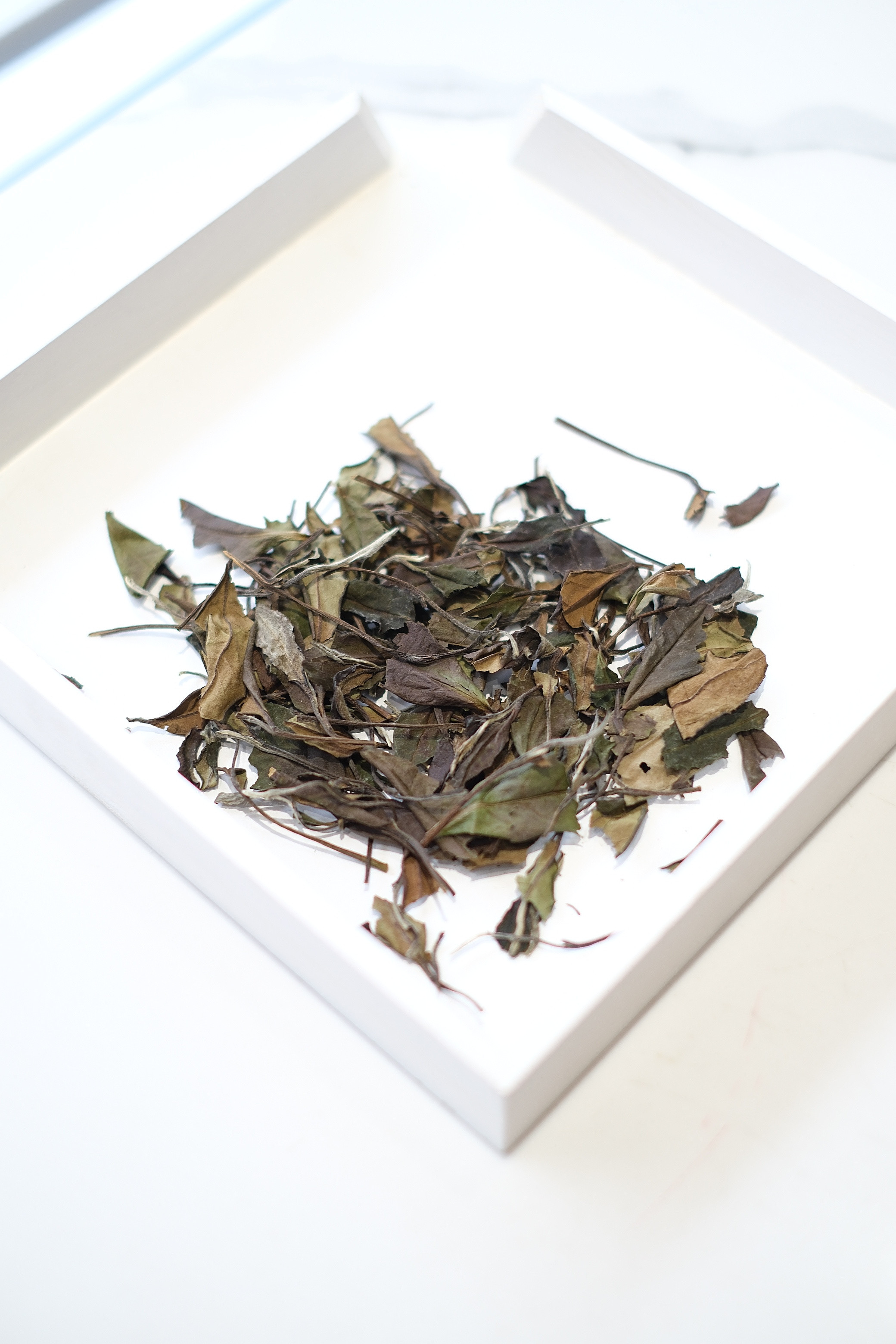 慢下来，才能看见生活的细节；静下来，才能听见内心的声音。喝茶这事，急不得，人生也