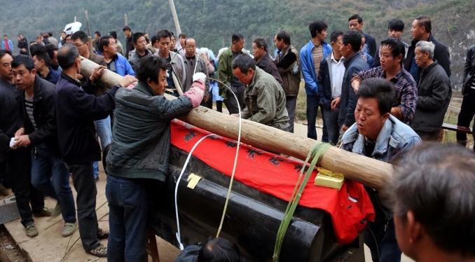很现实的一段话：“二十年后，很多独生子女送走父母，可能就是打个电话让火葬场把人拉