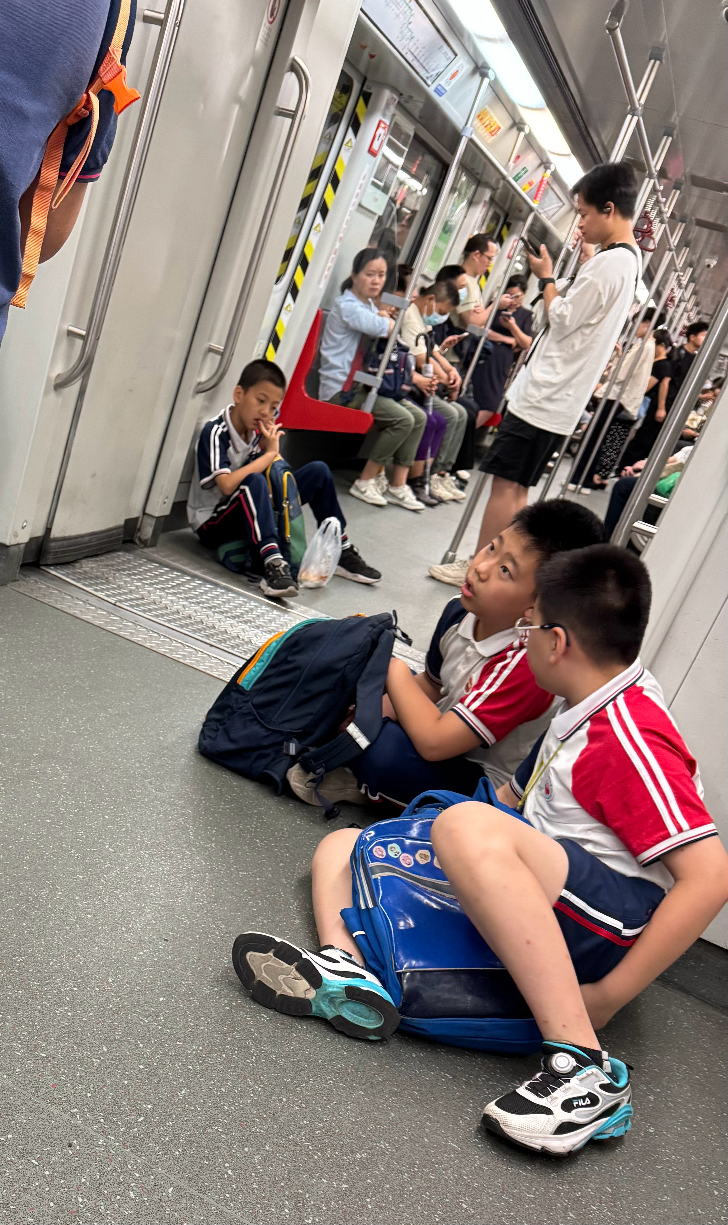 终于知道我家老板的衣服为什么这么脏和这么容易烂了[大笑][捂脸哭][笑着哭]生活