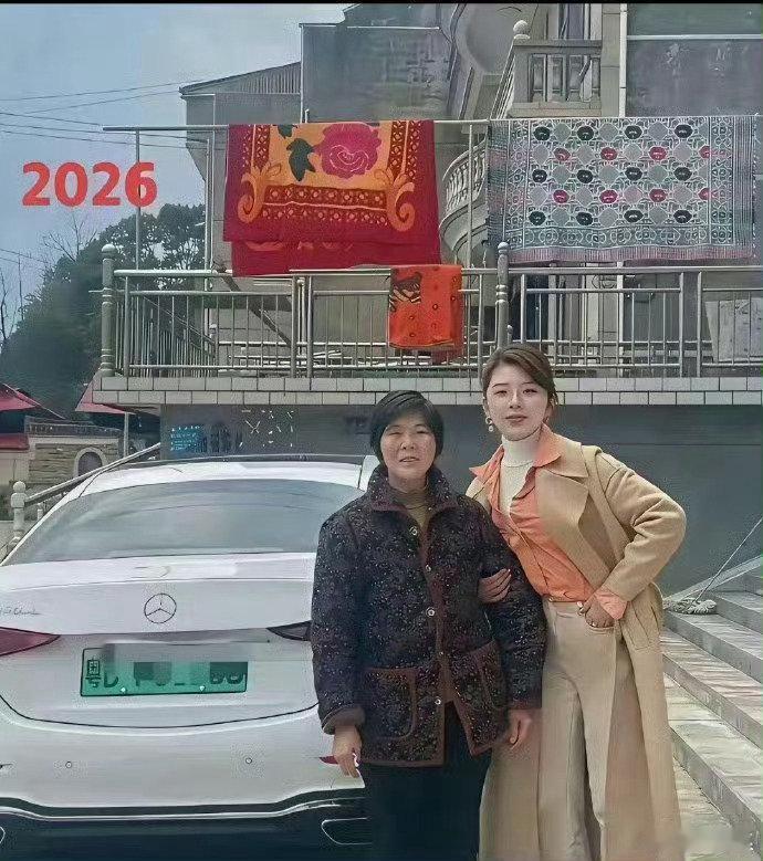 六年换奔驰，这个女儿厉害了​​​