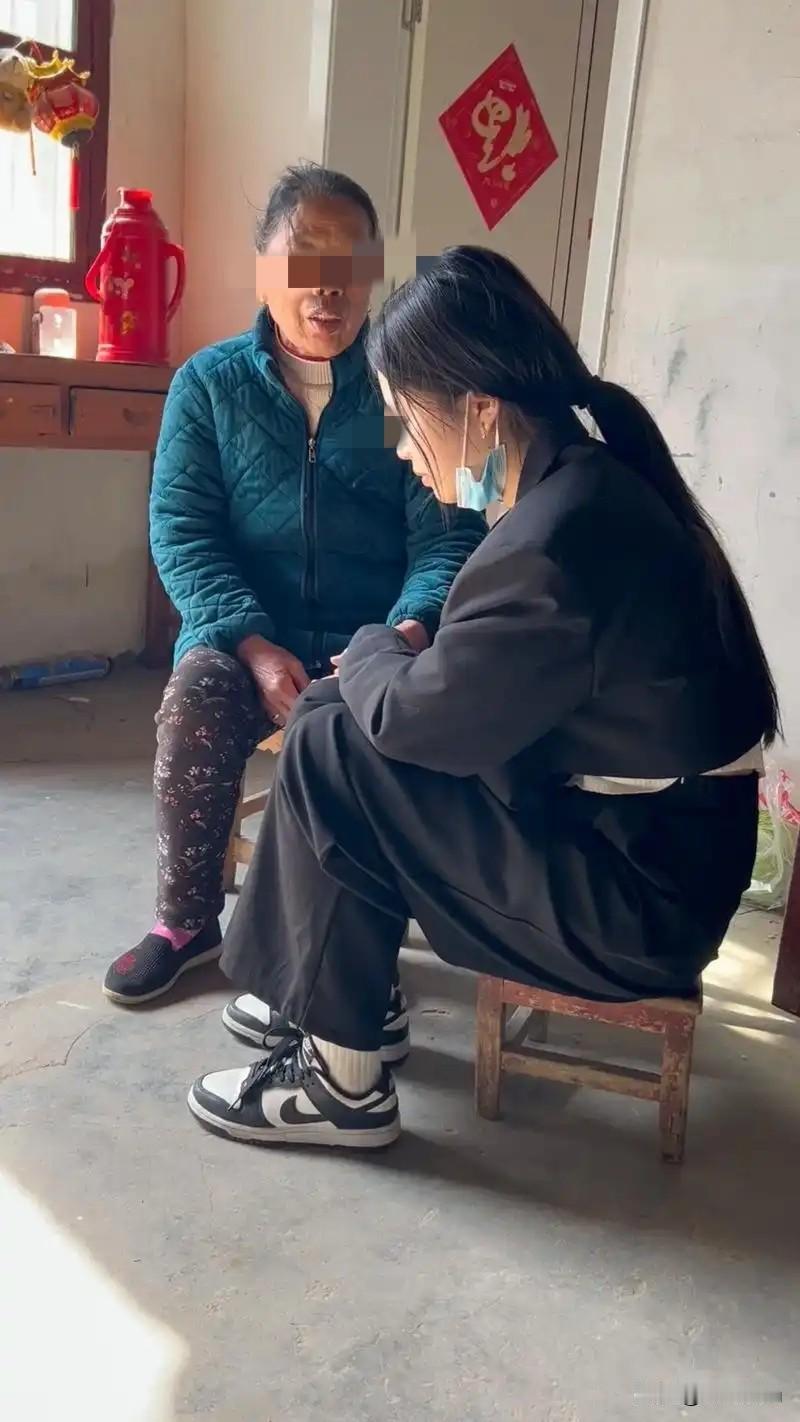 孙女问奶奶：“我被一个有钱人看上了，可我不喜欢他，这该怎么办？”奶奶对孙女说：