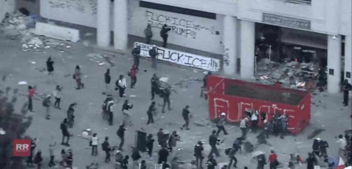 造反砸烂美国ICE！加州洛杉矶出手了，不知道懂王怎么接？最新视频显示，美国洛