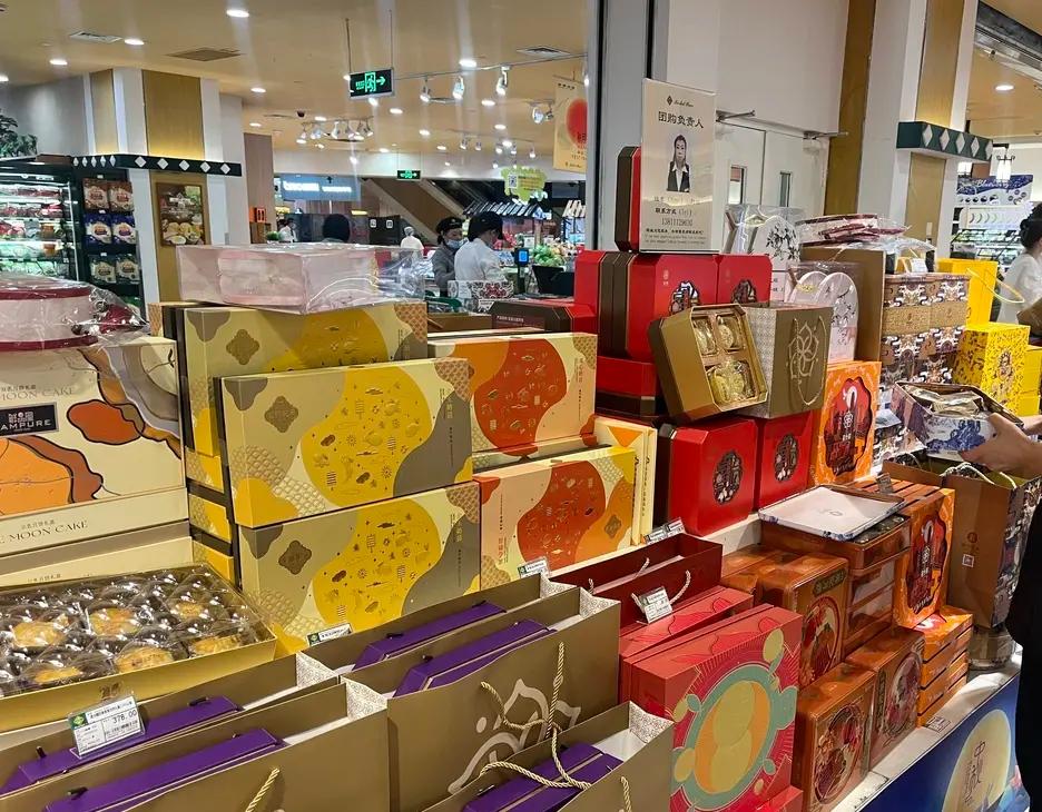 我发现，今年中秋身边有5个明显的变化：第一、超市月饼打“骨折”，但没人买