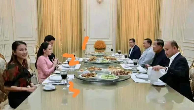 佩通坦吃过洪森他家的饭，还被洪森晒出来了，唯恐佩通坦记不住，你细看看，餐桌设置