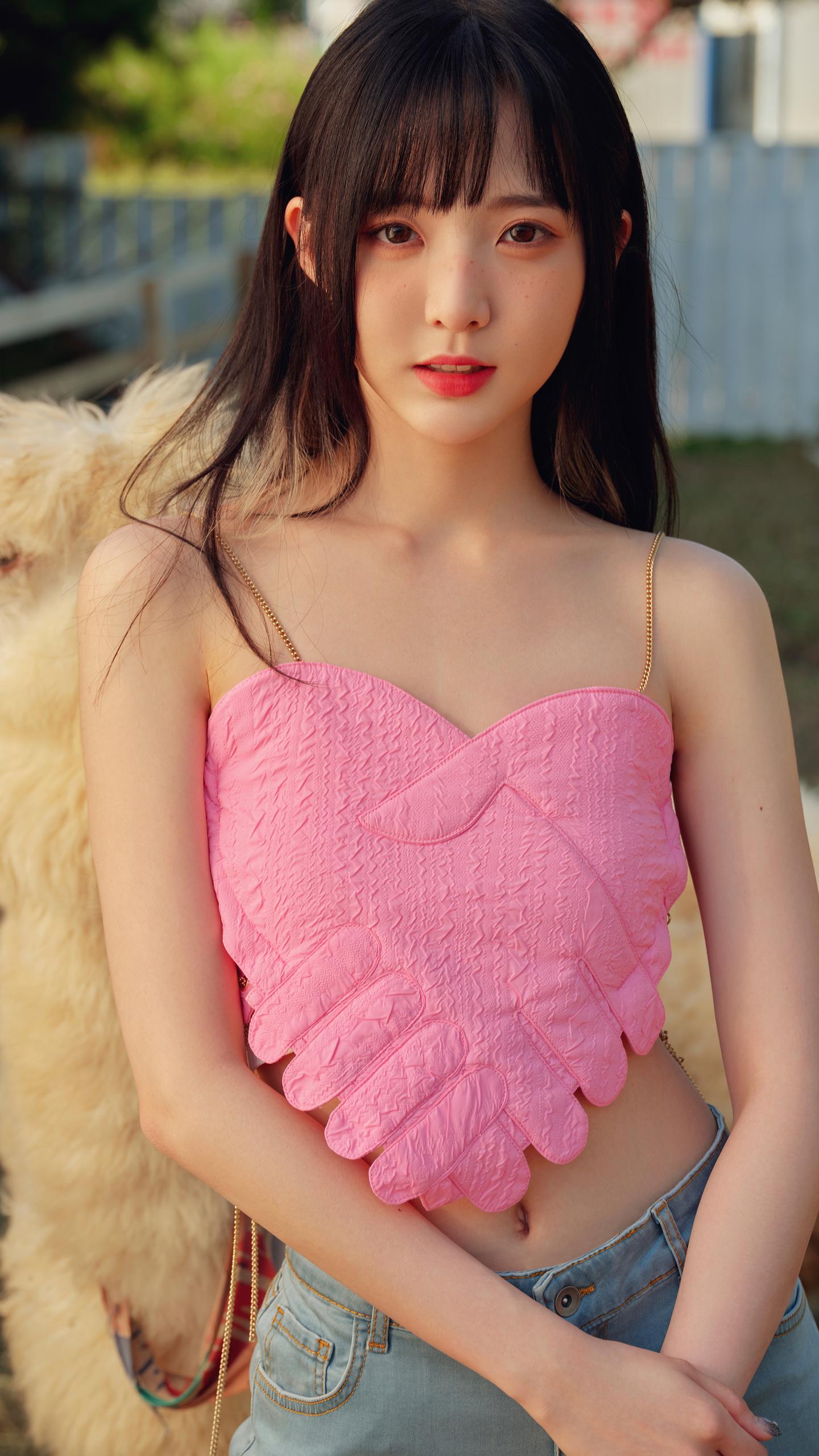 笑一笑:女子半夜在洗澡，突然房间进来一个小偷，小偷听见浴室里喊道：“我洗好了，你