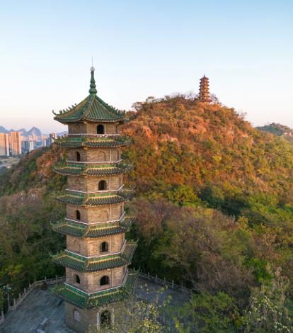 1958年建校，到现在60多年了。它是桂中地区唯一一所师范类本科高校。国家级一流