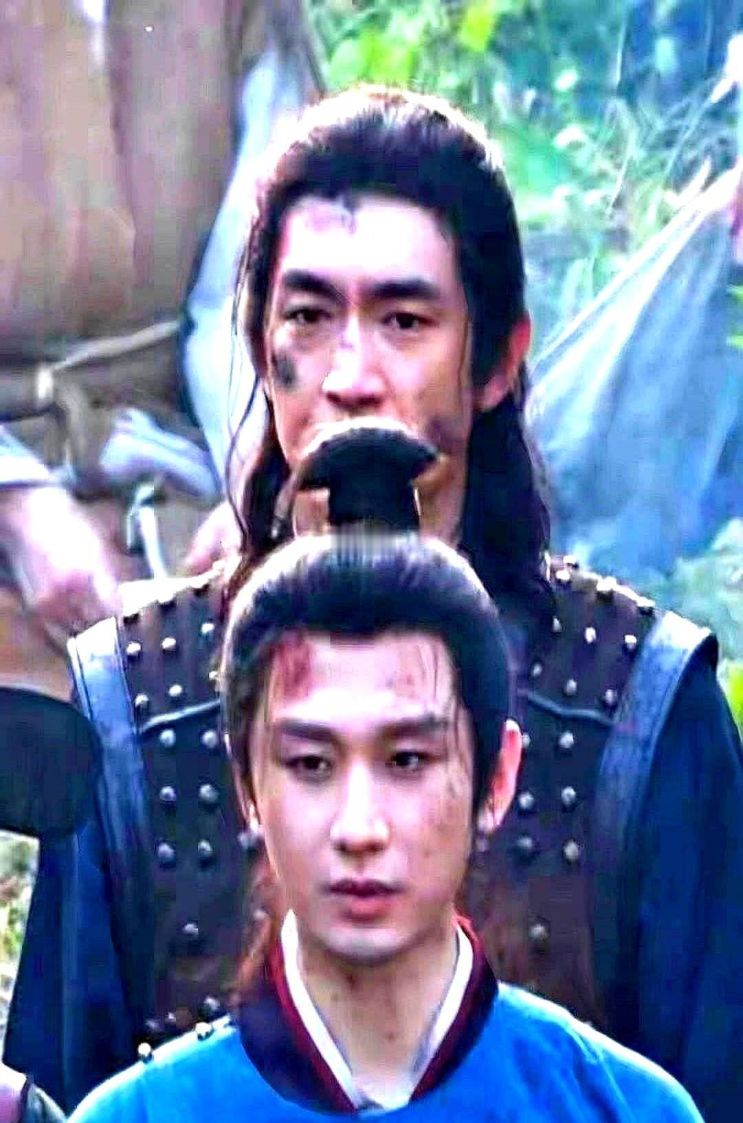 演员不只演戏了，开始当老板。林更新靠《与凤行》的股权，挣得比片酬还多。吴京早