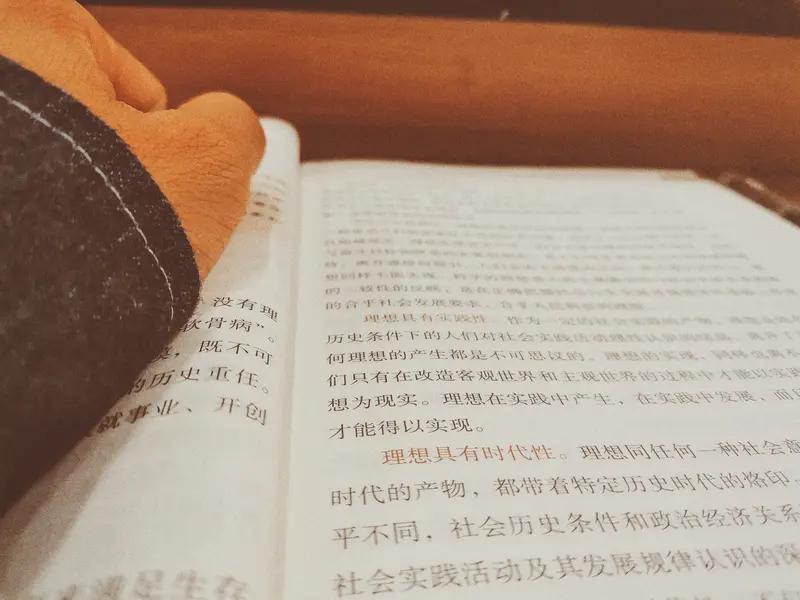 看到“种田种地种希望”这个上联，我也手痒想来对个下联。上联里“种”字三次出现，有