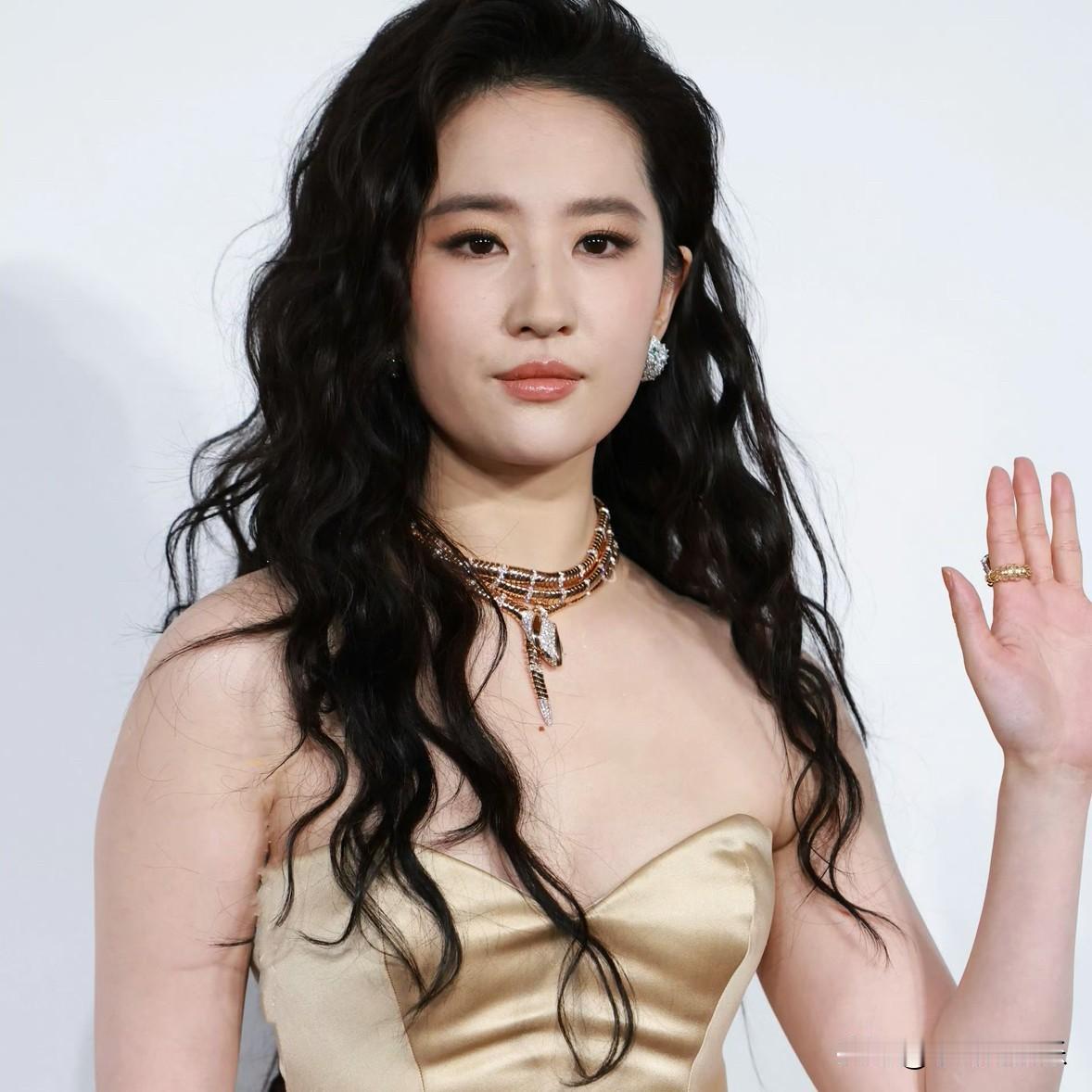 终于知道为啥刘亦菲没进金鹰奖女主六强了，原因很简单，根本不是演技不行，