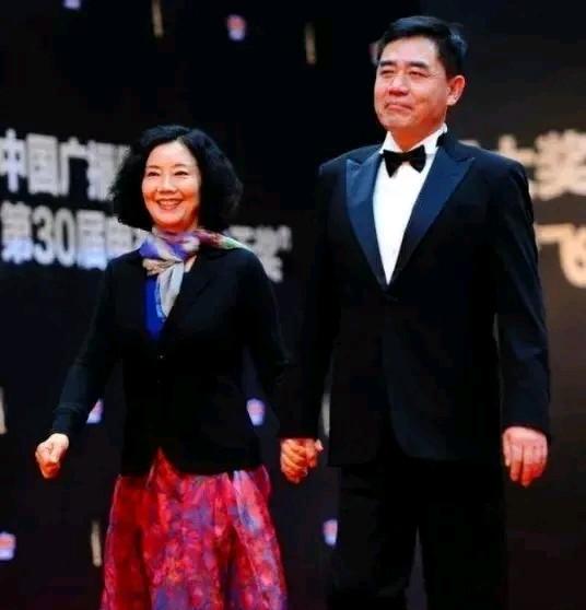娱乐圈相亲相爱几十年，相伴相守，不离不弃，真的太不容易了，