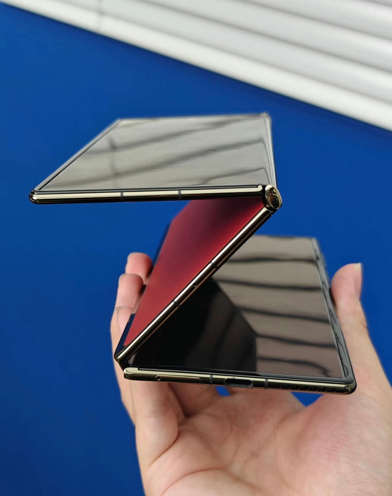 三折叠会在26年爆发吗目前三折叠屏手机有：华为，三星两家，不过小米的三折叠屏已经