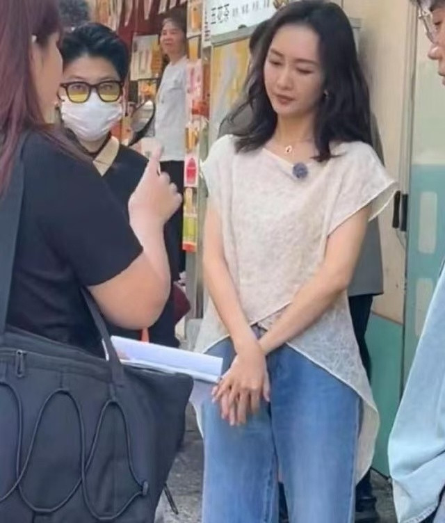 我的天呐，这还是我认识的女神吗？这几年老了许多，肉眼可见的憔悴。​​​