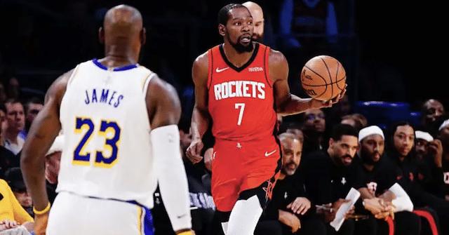 火箭管理层现在估计也比较纠结，一边是对突破季后赛首轮的渴望，一边是2026选秀