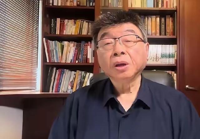 邱毅曾难得直言认错，坦言自己从前看错了郑丽文。别人坐上高位后可能更稳重，她却变了