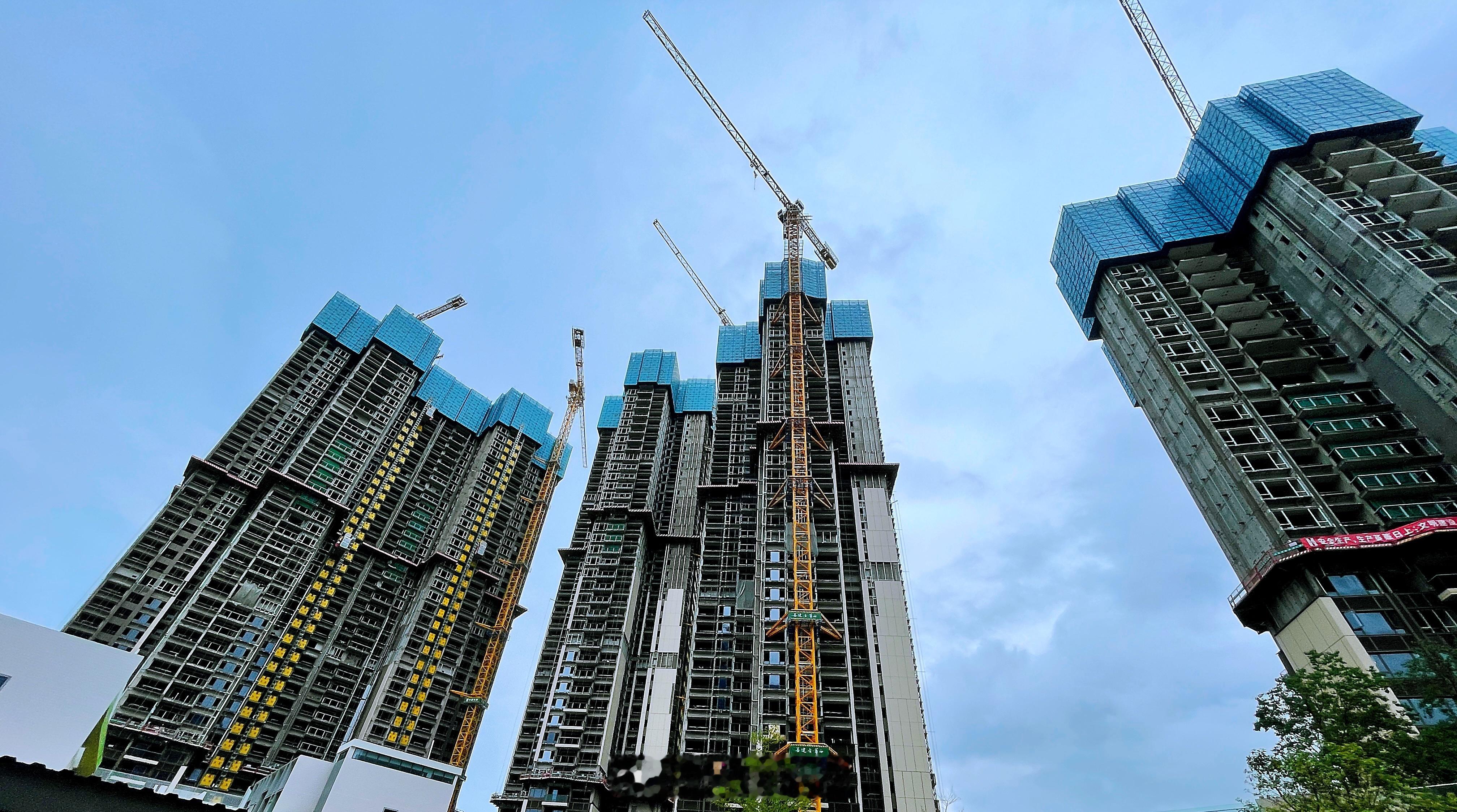 【住建部：房地产市场进入存量时代上半年二手房交易占比50.4%】住建部表示我国