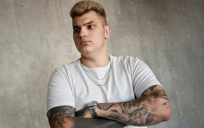 前职业选手Iceberg呼吁V社应该在推出新版本时同步重置天梯赛季，这样会让大家