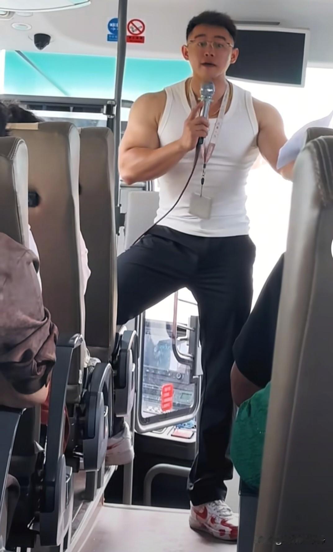 这个导游怎么样!计划去三亚旅游一个月!想找一个靠谱的导游，想要体贴入微的那