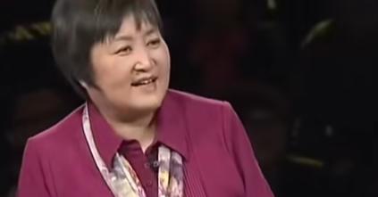 1950年，陈赓的第一个女儿出生的时候，一个女兵走来瞅了一眼说道：“司令员，你女