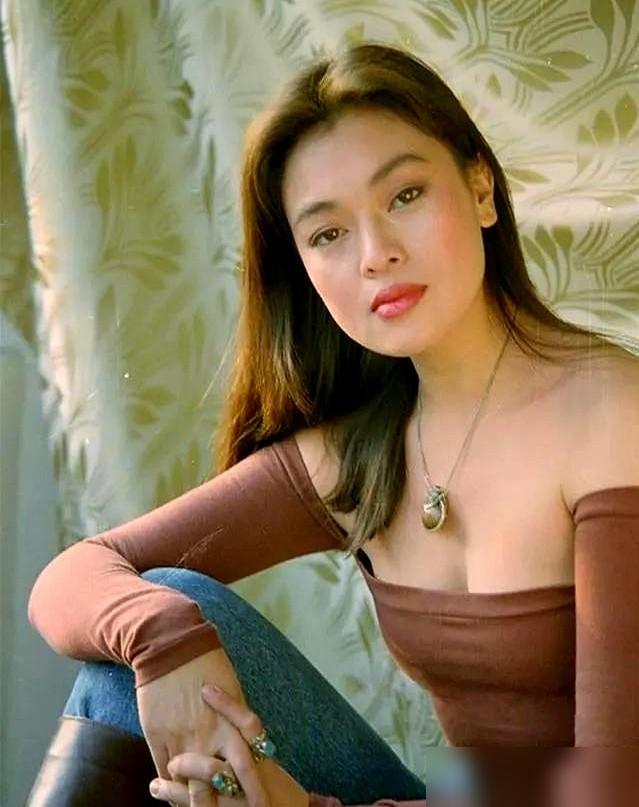 挽着身家过亿的瑞士老公逛街，迎面撞上了摇滚圈才子前夫。史可下意识想躲，压低声