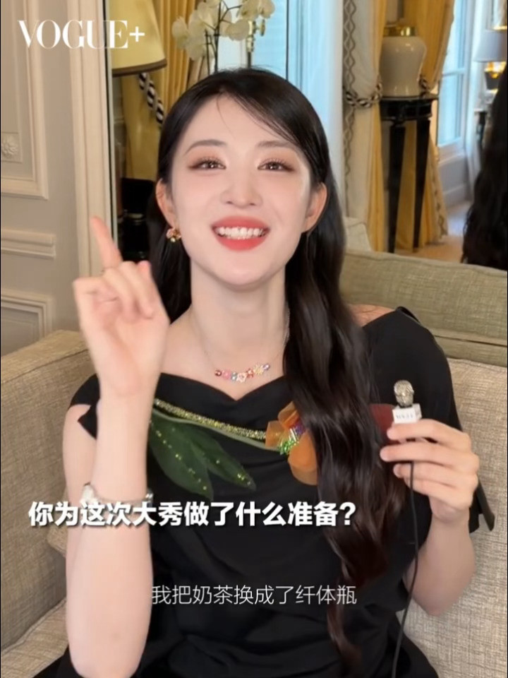 我减肥就王楚然这样：“我把奶茶换成了纤体瓶。”“只是看起来健康～”我减肥就王楚然