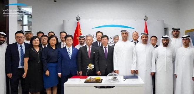 美国萤火虫航天公司最近放出大招，宣布要把阿联酋的拉希德2号月球车塞进他们的任务清