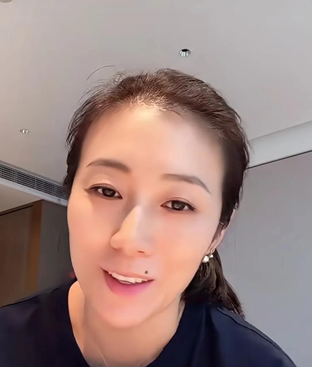 42岁德国华裔选手韩莹，得知樊振东去德国打联赛，非常热情地说，小胖到德国打球，如