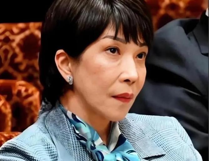 劲爆最新消息：日本还真是认怂了！12月3日，日本首相高市早苗在参议院全体会议上明