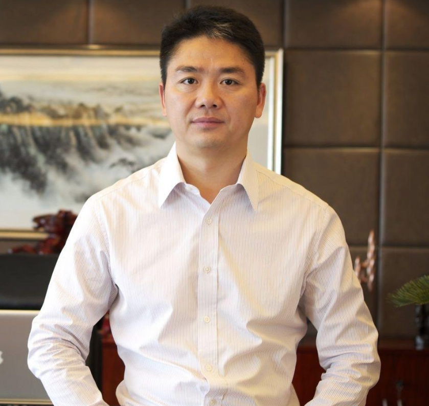 刘强东初恋龚小京当初的决然离开，据说是女方父母不看好东哥，如今的东哥早已功成