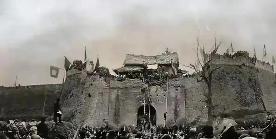 1929年初，马仲英部经甘南草原进入青海湟源，暗中勾结驻守湟源的宁海军骑兵营营长
