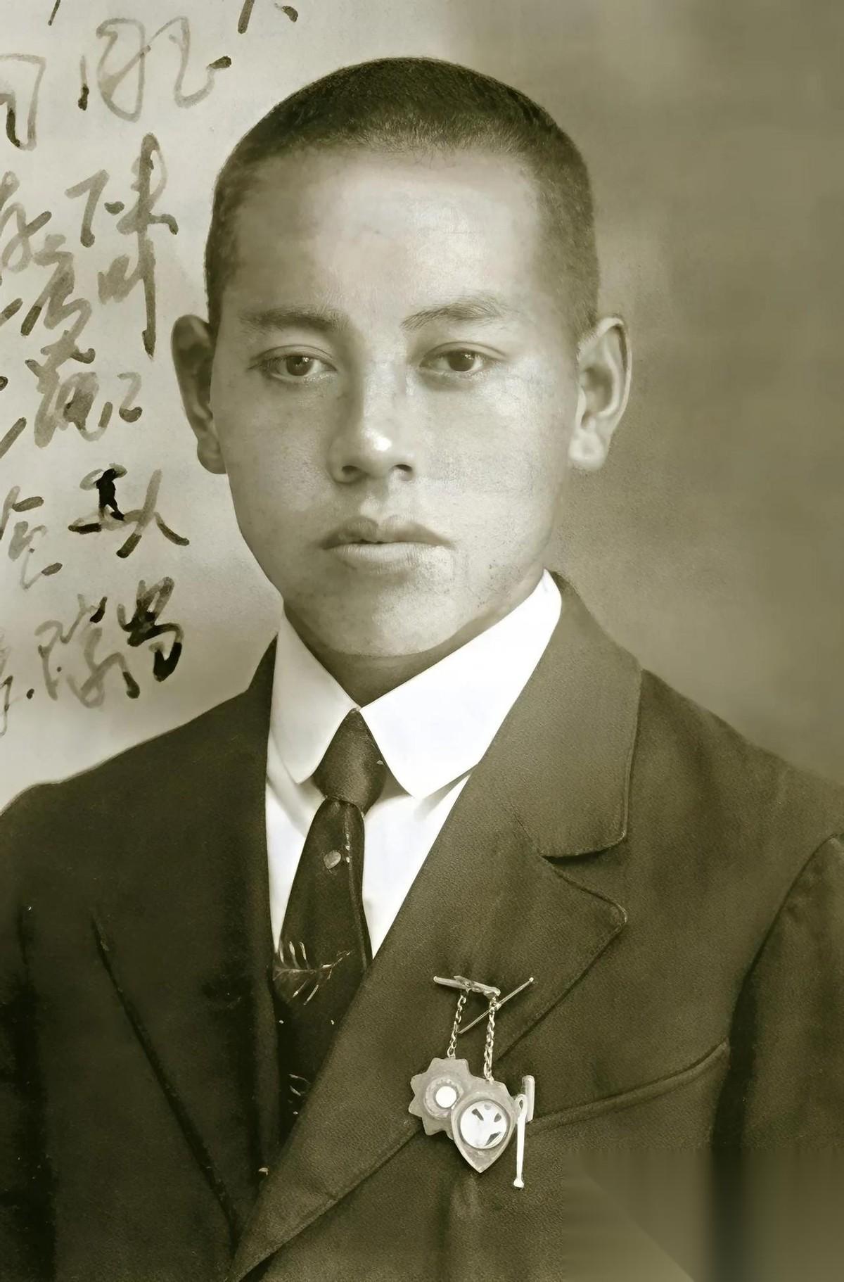 说个山西牛人。洪洞县的。有多牛?看关键词：黄埔军校四期。八路军副参谋长。山西省委