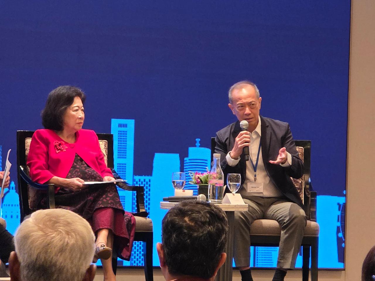 新加坡前外长杨荣文9月11日在首届中国—印度—东南亚经济对话上表示，东南亚希望看