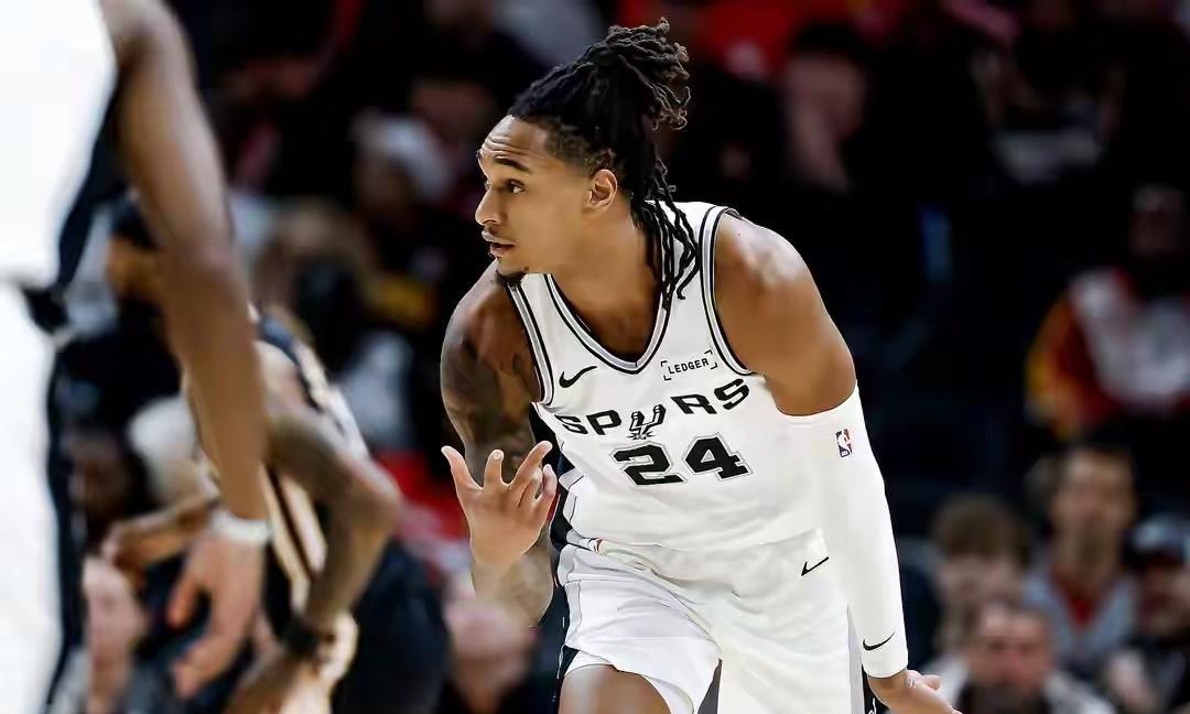 新年伊始，马刺的伤病潮就来了，文班刚伤完，瓦塞尔左内收肌拉伤了，其情况比文班还要