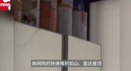 “离了个大谱！”近日，上海，一女子把市区的房子卖掉，换成了郊区的房子，手上多出了