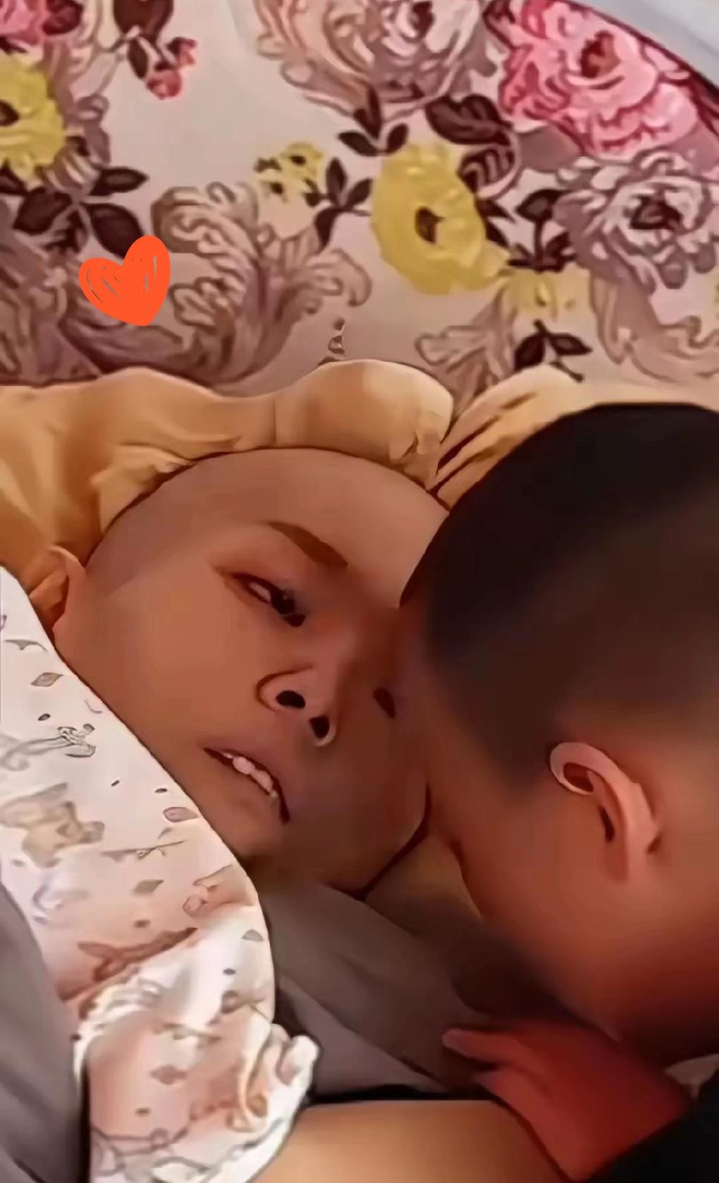 南京一位小学老师乳腺癌晚期住进ICU，医生下了病危通知，丈夫红着眼把9岁儿子带进