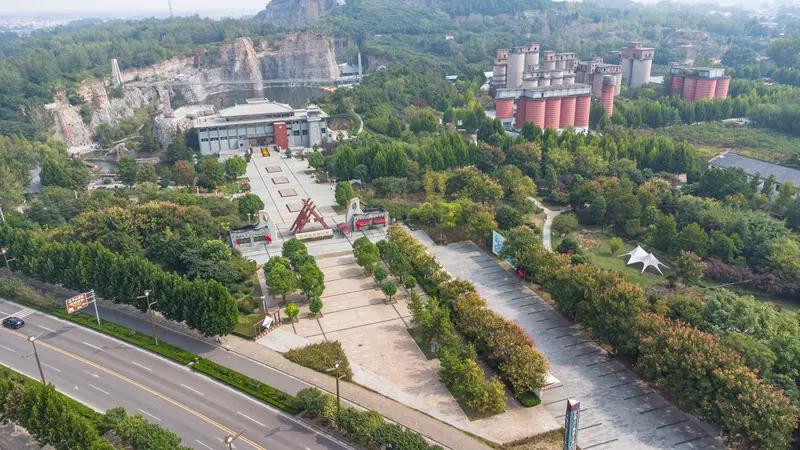 研究了一下崔培军这个人，查了之后，终于恍然大悟了，​河南矿山的董事长崔培军，