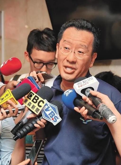 1月26日，顾立雄对媒体称：“大陆军方有高层官员落马，台方密切留意大陆军方人事变