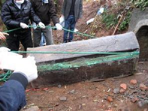 一位工作40多年的老法医告诉我，很多数的人根本不知道，其实人在死后埋入地下，并不