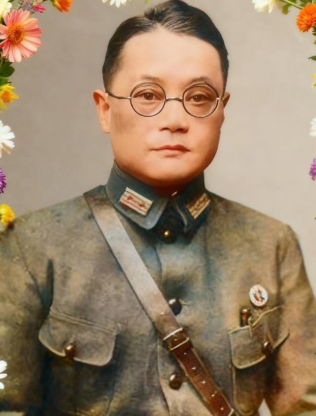 1949年，国军上将潘文华决定起义，却发现七姨太是特务，为了不打草惊蛇，他对七姨