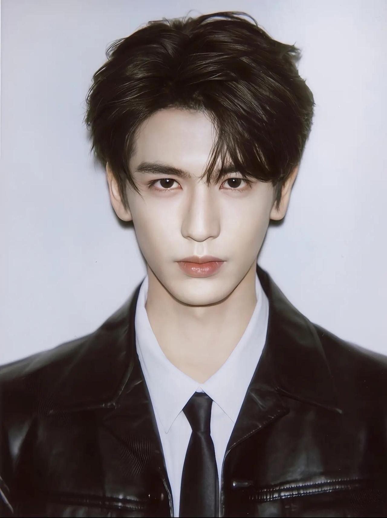 张凌赫会成为下一个肖战吗？《逐玉》大爆，张凌赫火速出圈！爆火之后，各种争