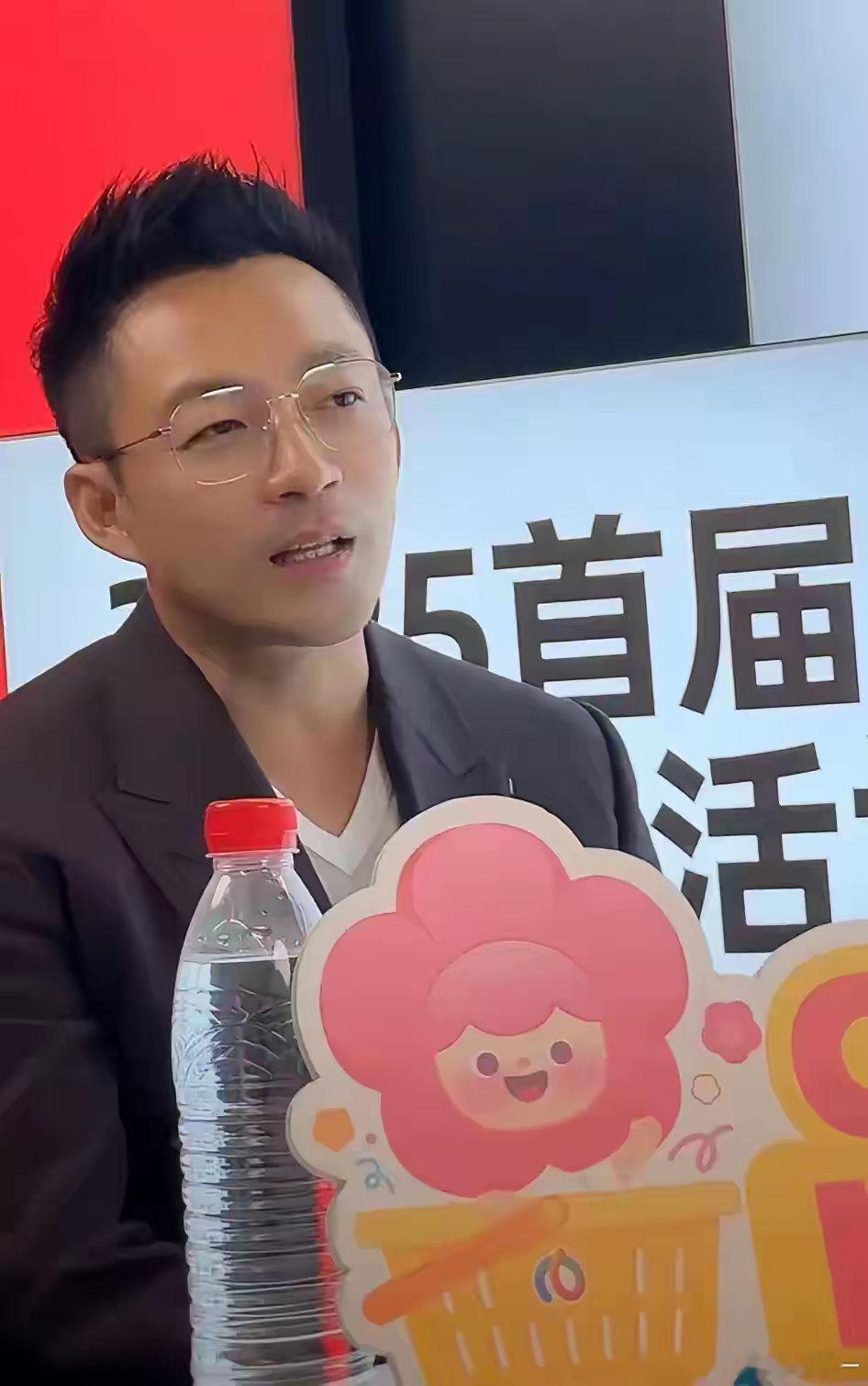 算你还有点自知之明呢！居然也晓得说自己不适合这种以“美好”为主题的生活节。汪小菲