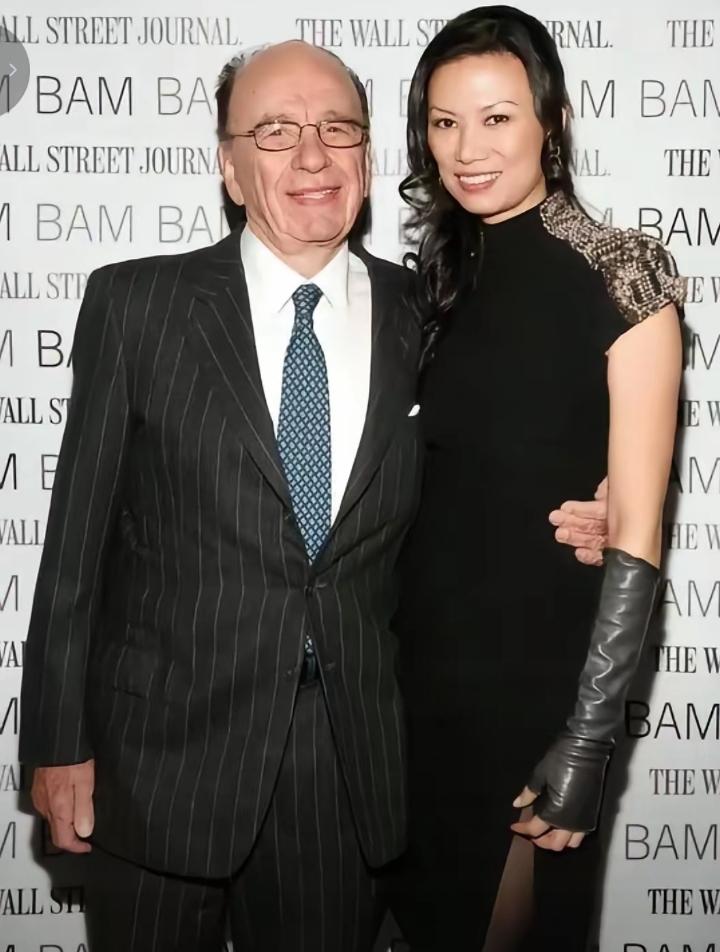 邓文迪是一个情商和智商非常高的女人，就算她的容貌不够惊艳，可是超级富商默多克居然
