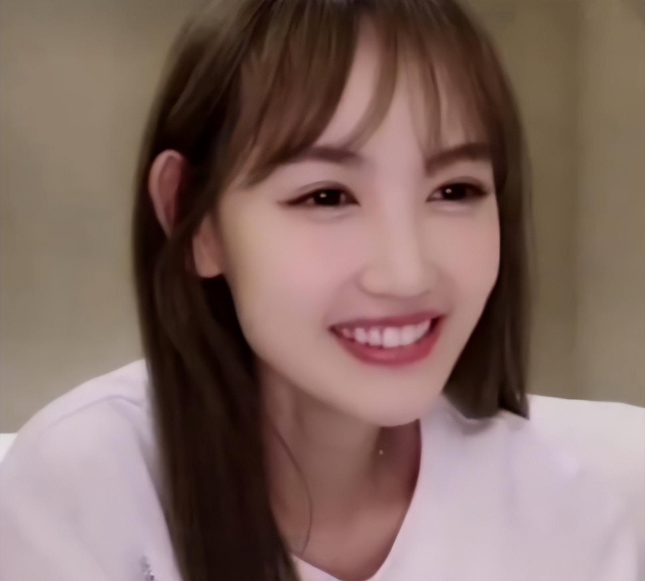 马蓉深夜发文，字里行间充满遗憾。她与王宝强离婚多年，一直单身未嫁，宋喆出狱后