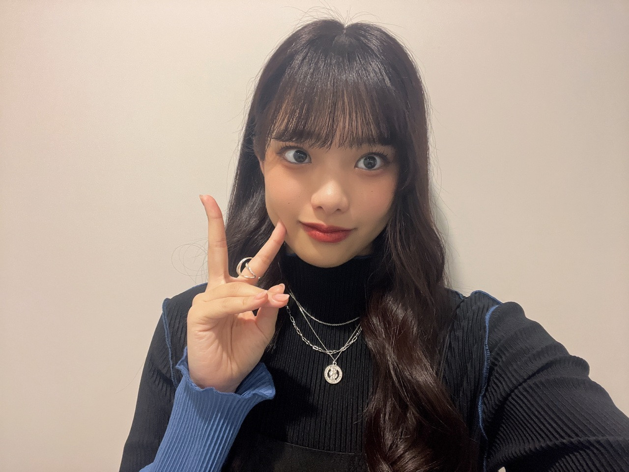 ひかりん🦋「突然ですが……私、皆さんから「クールだね」とか「人見知り？」って思